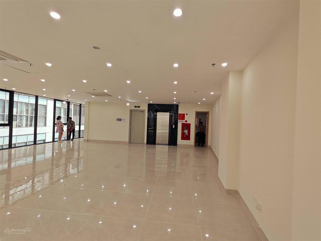 Dòng tiền 1.7 tỷ/ năm  120m2  9 tầng  mặt tiền 12.6m  tòa văn phòng lô góc