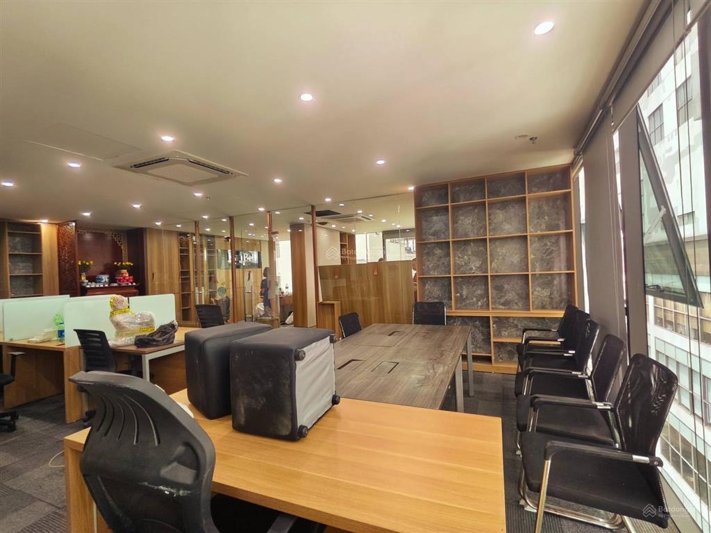 Dòng tiền 1.7 tỷ/ năm  120m2  9 tầng  mặt tiền 12.6m  tòa văn phòng lô góc