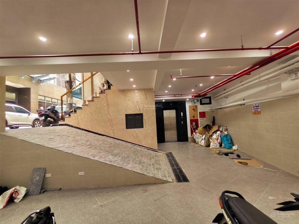 Dòng tiền 1.7 tỷ/ năm  120m2  9 tầng  mặt tiền 12.6m  tòa văn phòng lô góc