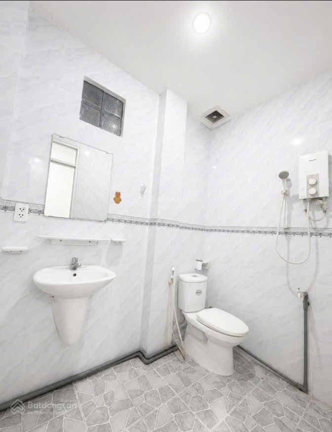Cho thuê phòng trọ có cửa sổ. gần cầu vượt linh xuân. go dĩ an.