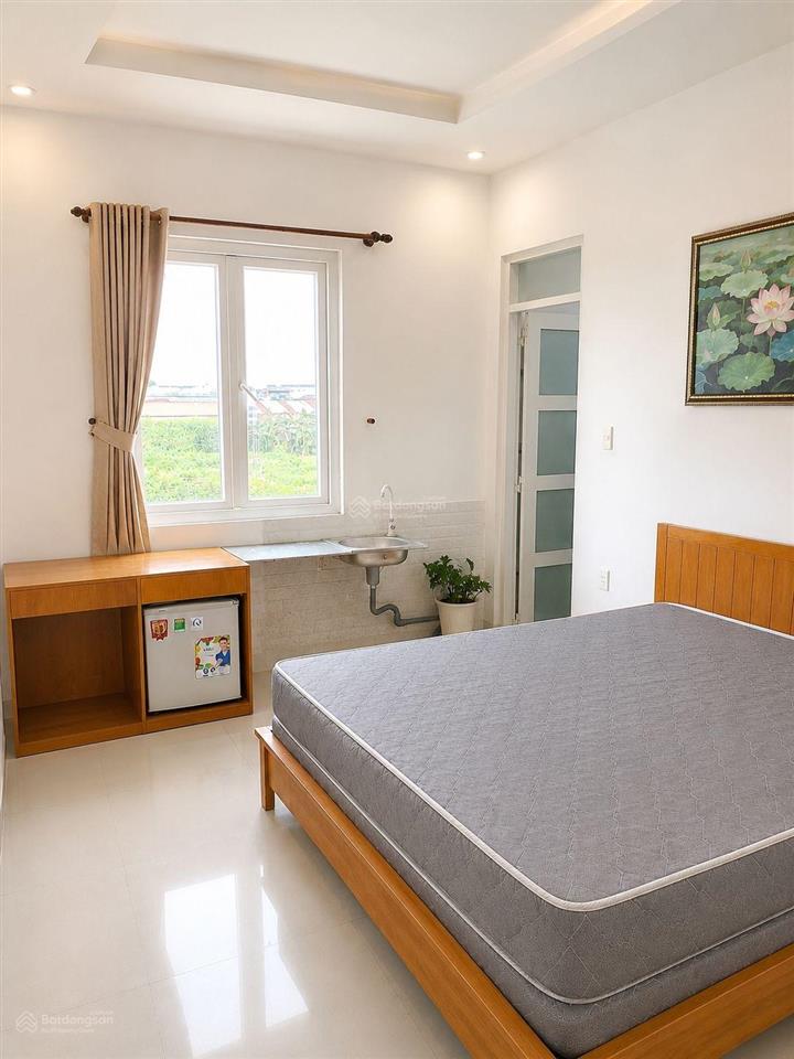 Cho thuê phòng trọ có cửa sổ. gần cầu vượt linh xuân. go dĩ an.