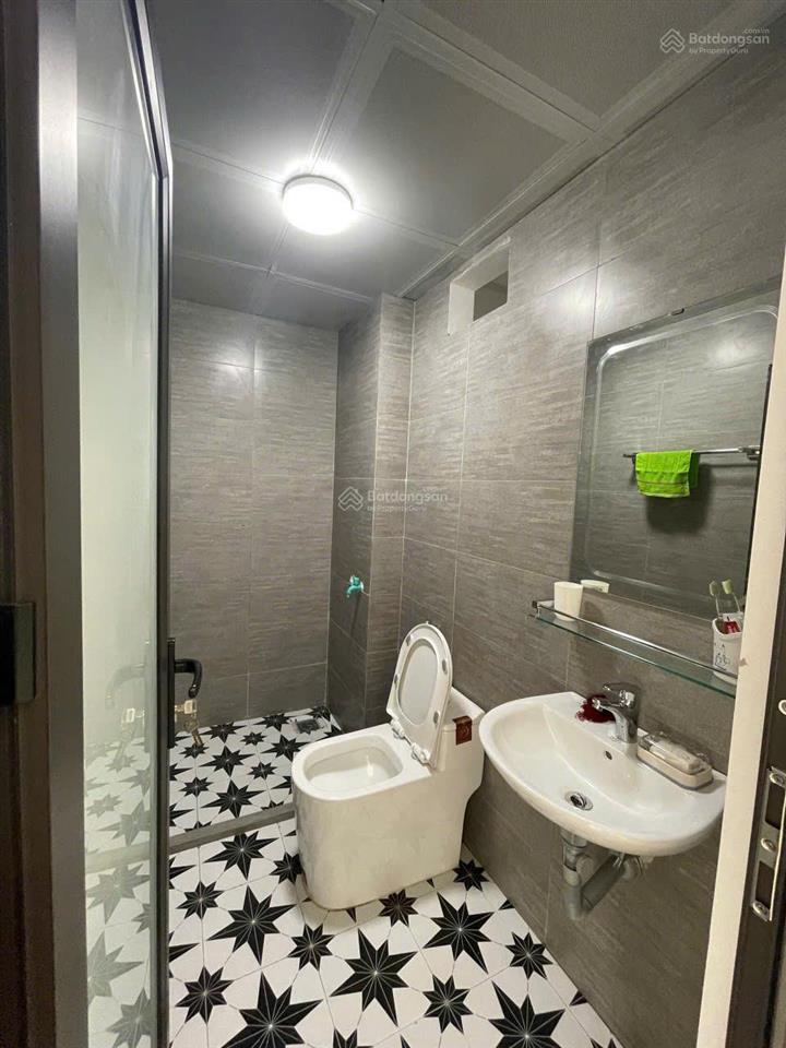 Cho thuê nhà nguyên căn 6t và 1 tum, thang máy nhập