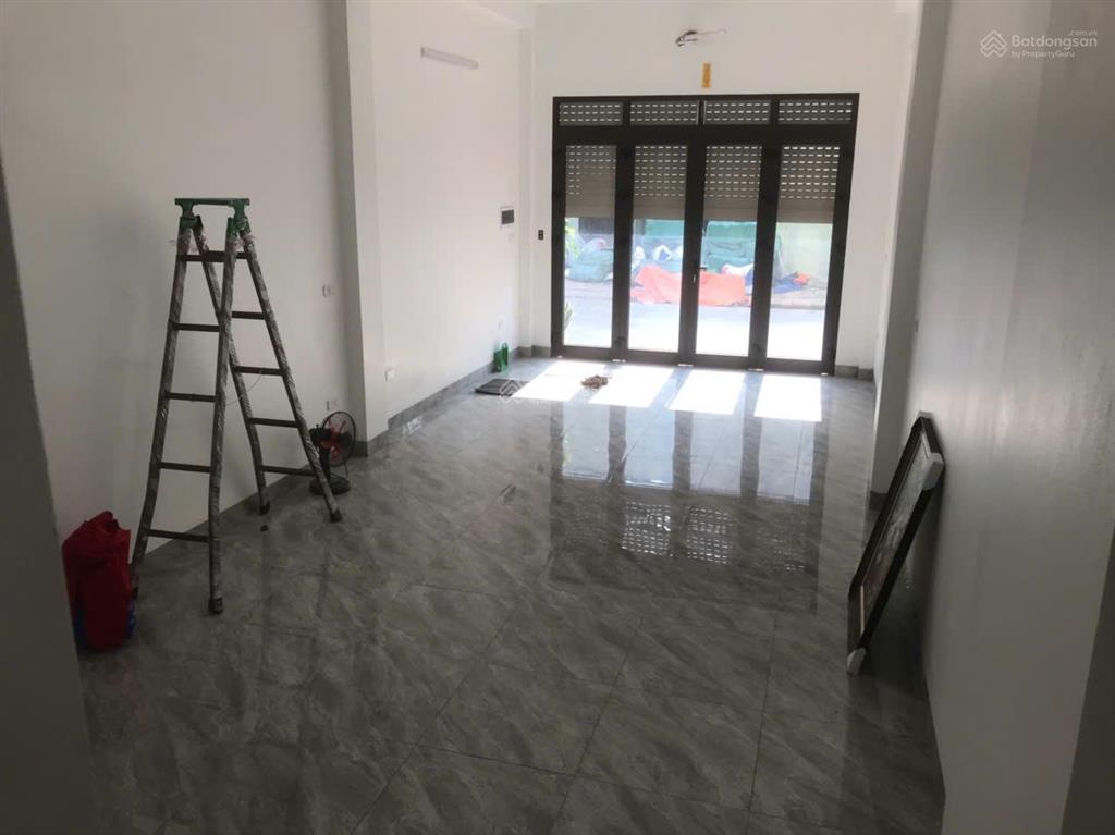 Cho thuê nhà nguyên căn 6t và 1 tum, thang máy nhập