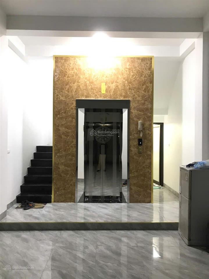 Cho thuê nhà nguyên căn 6t và 1 tum, thang máy nhập
