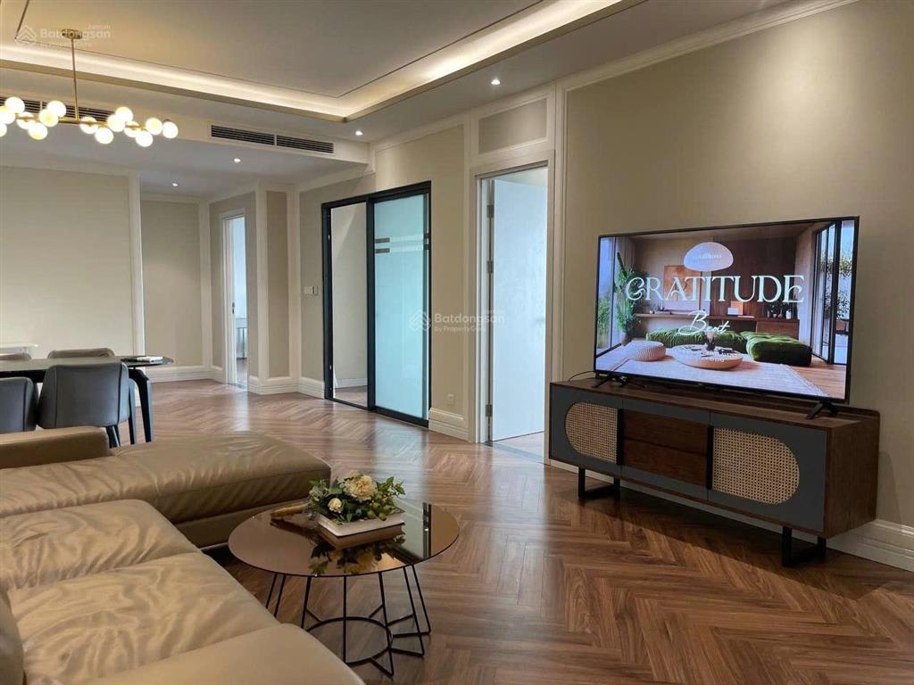Siêu hiếm bán căn 3 ngủ 115m2 10,2 tỷ rẻ tại king palace