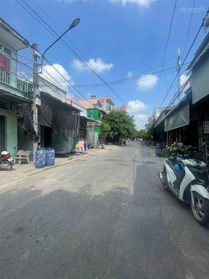 Em có dãy trọ đang khai thác sẵn gồm 10 phòng + 1 kiot có gác/lầu như hình, thu nhập đều khoảng 12