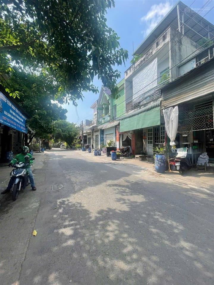 Em có dãy trọ đang khai thác sẵn gồm 10 phòng + 1 kiot có gác/lầu như hình, thu nhập đều khoảng 12