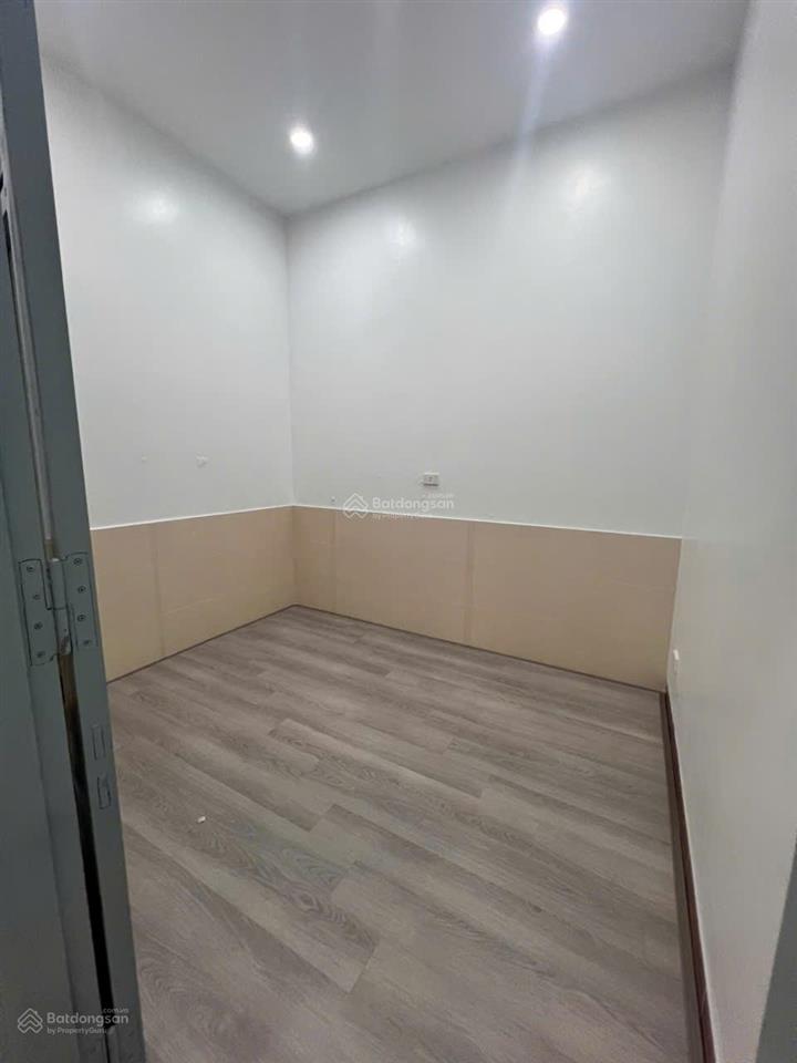 Chính chủ bán căn hộ ngõ 120 trần bình, sd 80m2, 3 ngủ, 2vs, full nội thất mới, sẵn sổ đỏ giá 4,5tỷ