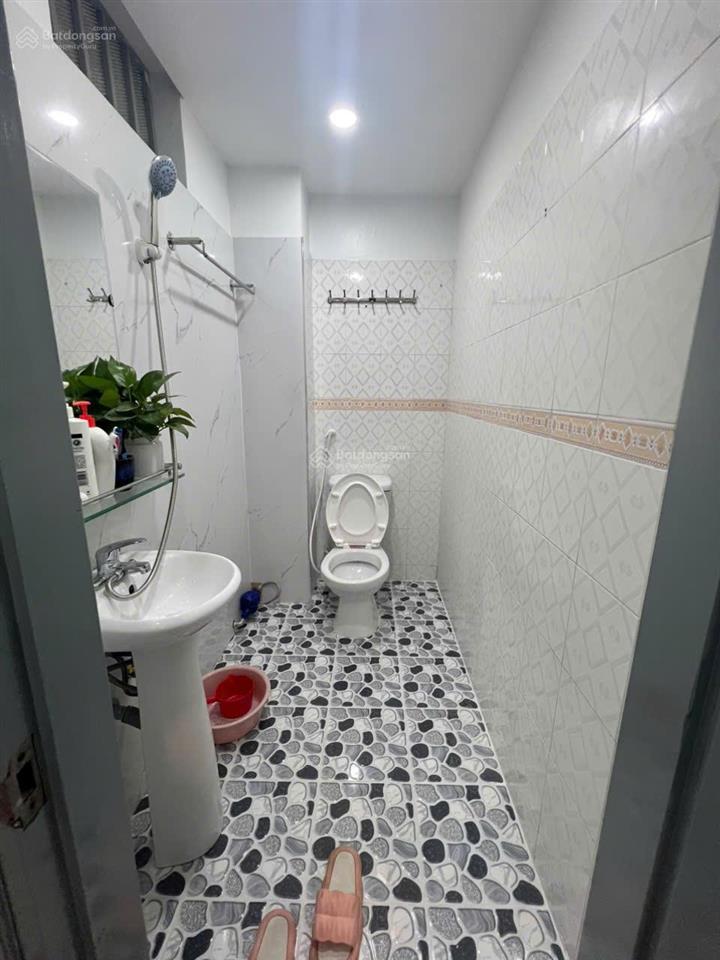 Chính chủ bán căn hộ ngõ 120 trần bình, sd 80m2, 3 ngủ, 2vs, full nội thất mới, sẵn sổ đỏ giá 4,5tỷ