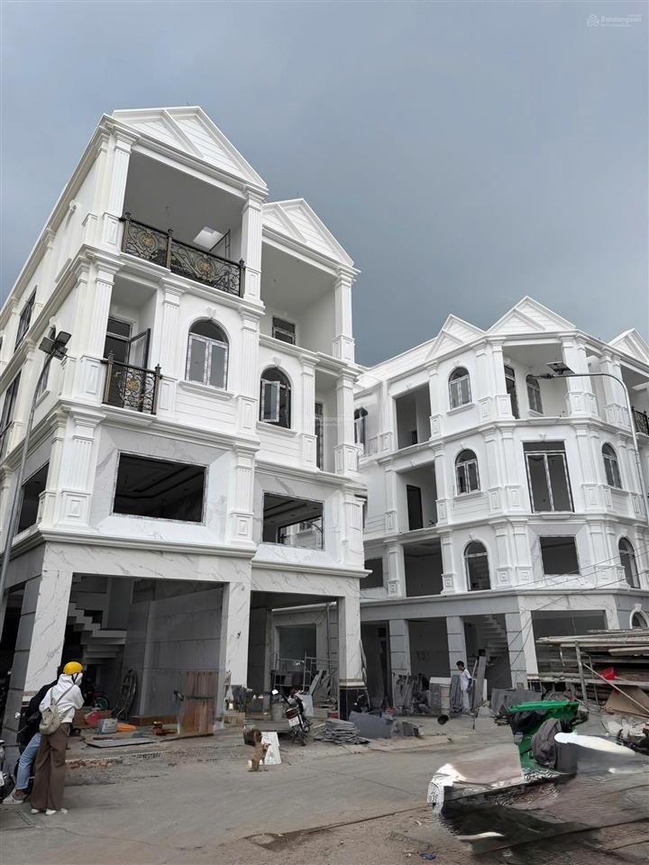 Sở hữu nhà phố ven sông tại quận 8, thiết kế 1 trệt, lửng, 2 lầu, giá 6 tỷ 687, chiết khấu đến 3%