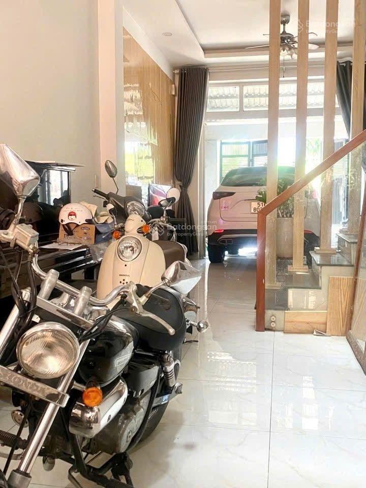 Bán nhanh đi định cư nhà hxt 3 tầng 4*17.5 ql13, chợ đầu mối. 78m2 6.3tỷ tl