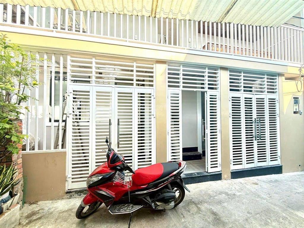 Nhà mới 3 tầng 50.3m2 ngang 8.3m hẻm bagac phạm văn đồng, thủ đức cũ. giá 3.8 tỷ