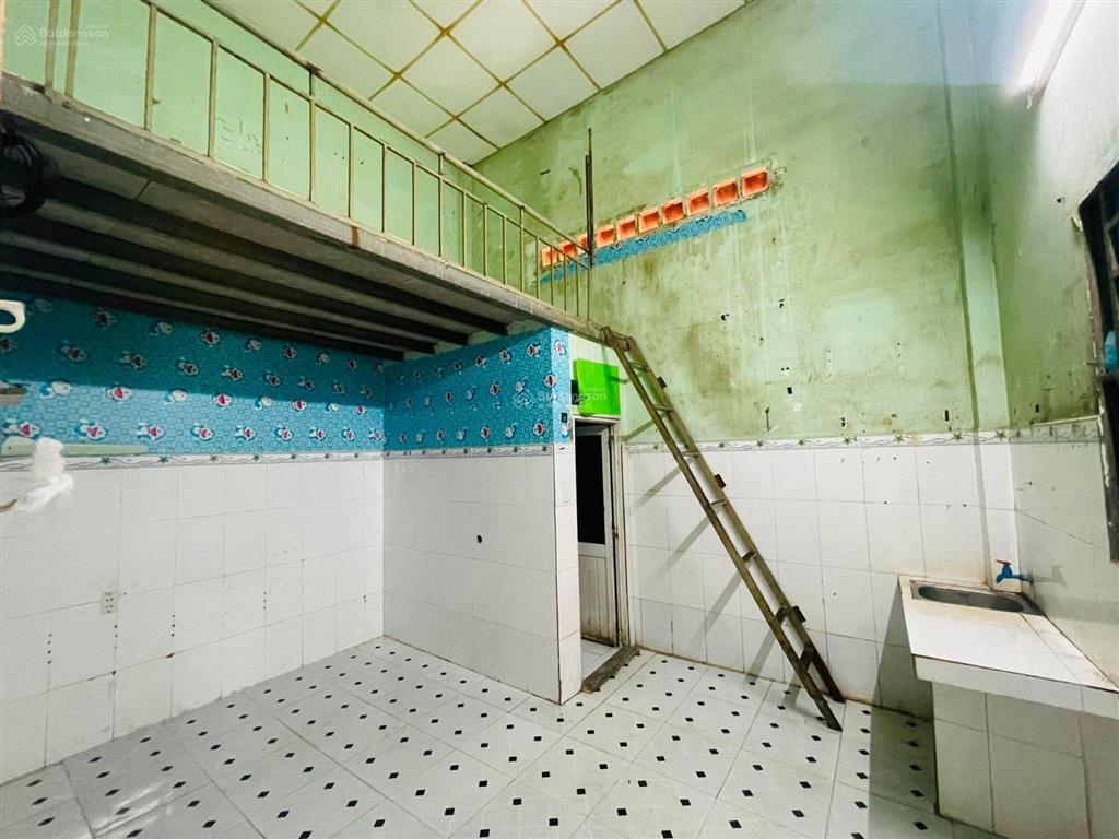 Bán gấp đất tặng dãy trọ cũ 8.5x14m 117m2 đường tải né nhau, full thổ. được xd 1 trệt 1 lửng, 2 lầu
