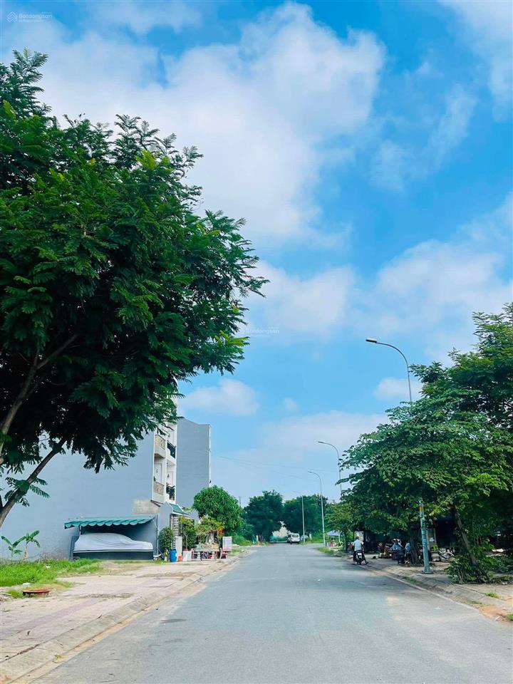 Bán gấp đất tặng dãy trọ cũ 8.5x14m 117m2 đường tải né nhau, full thổ. được xd 1 trệt 1 lửng, 2 lầu