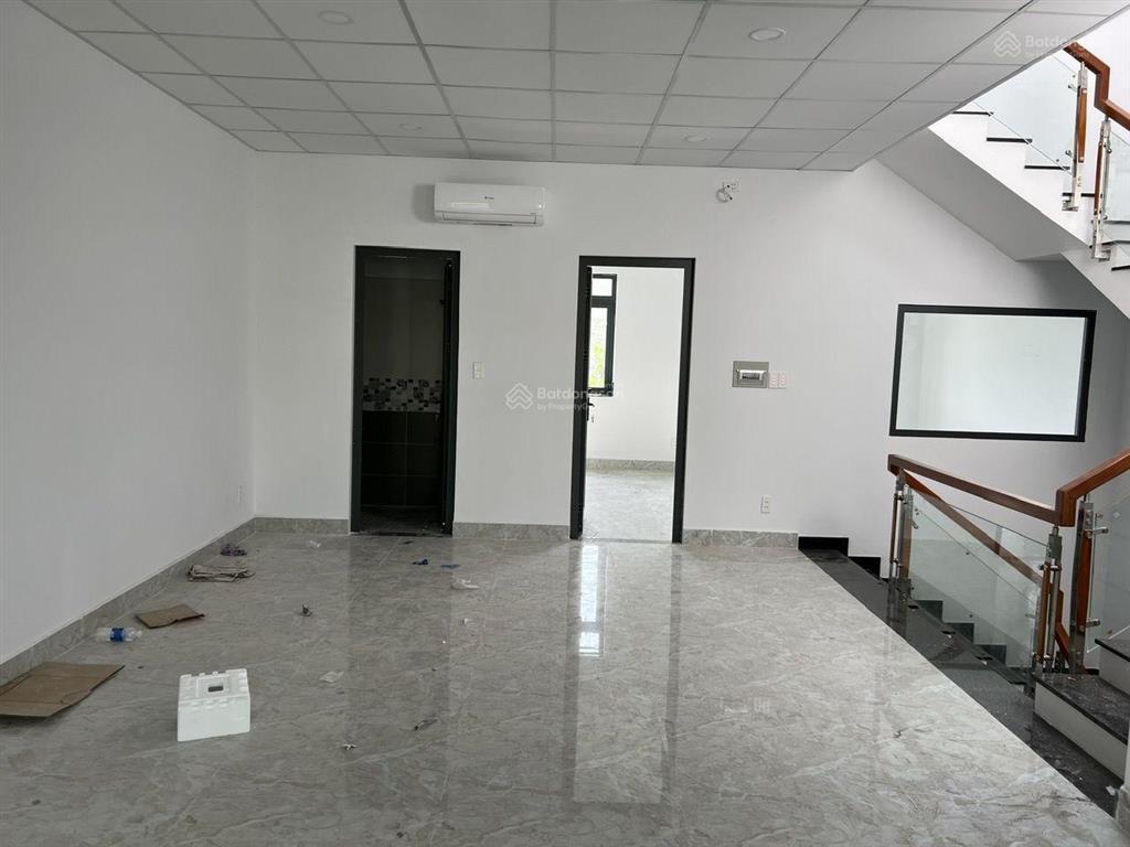 Nhà 7*14m 3 lầu. sử dụng 400m2 các tầng trống suốt+ 1 phòng ngủ chợ đầu mối, bình chiểu