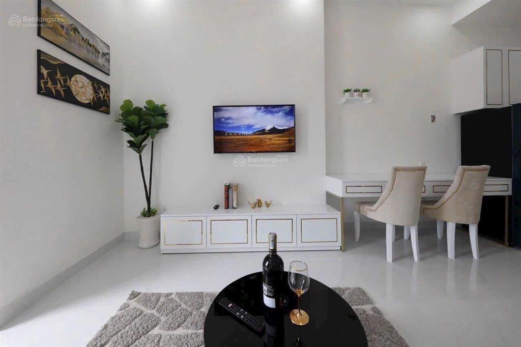 Cần bán gấp căn hộ cao cấp orchard parkview . giá bán  3.1ty . dt 30m2 sẵn hd thuê