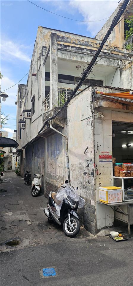 Nhà riêng . dt 65 m . 2 tầng .hẻm bên hông 2.5m . mặt tiền đường trần hưu trang