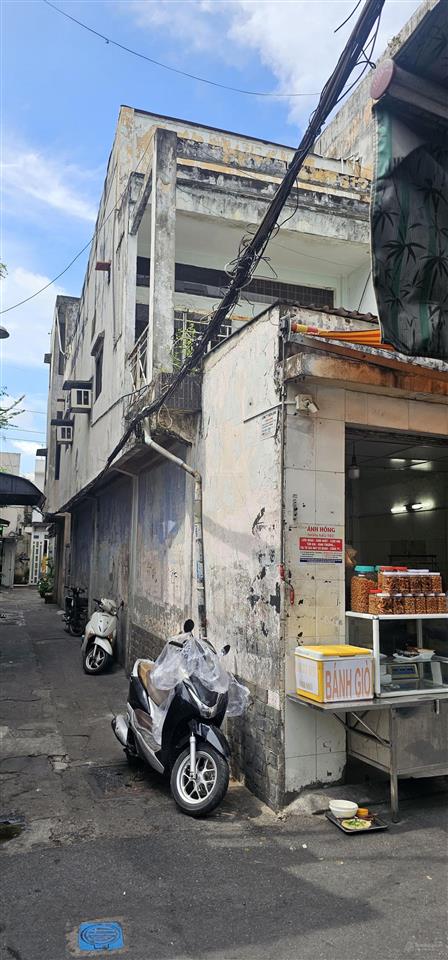 Nhà riêng . dt 65 m . 2 tầng .hẻm bên hông 2.5m . mặt tiền đường trần hưu trang