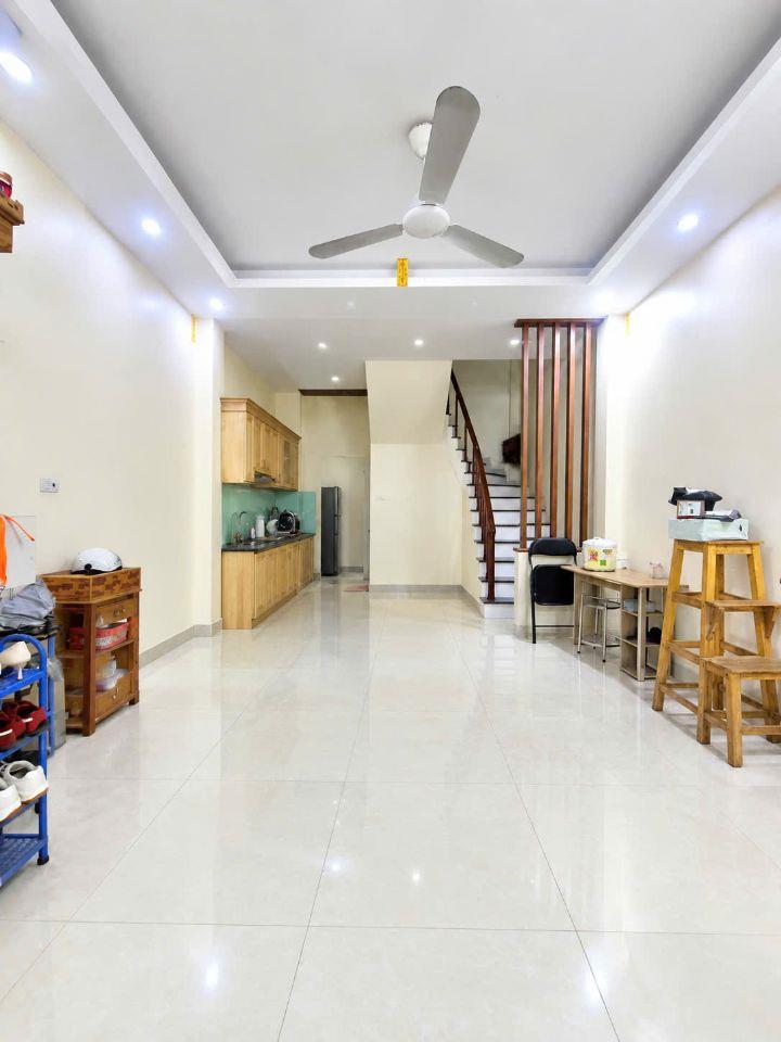 Bán nhà Vân Canh, giáp Xuân Phương, sẵn nội thất mới, 5 tầng giá 5.4 tỷ