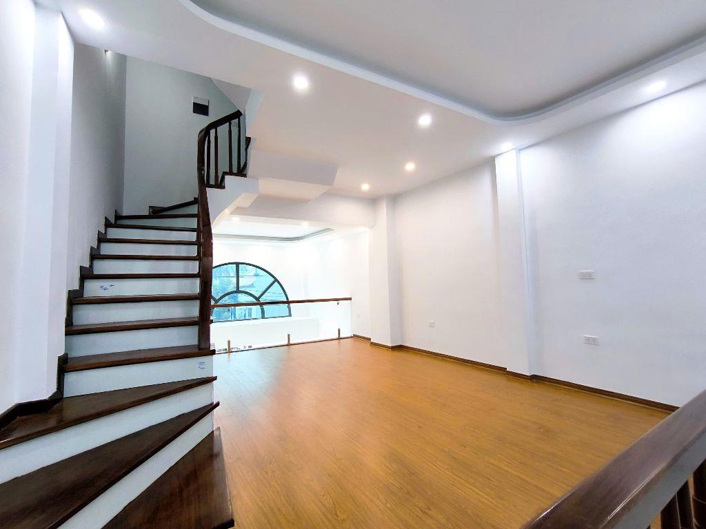 Bán nhà xã Sơn Đồng, Hà Nội 42M 5 Tầng, kinh doanh, ô tô qua nhà, thiết kế phong cách Châu âu, vành đai 4