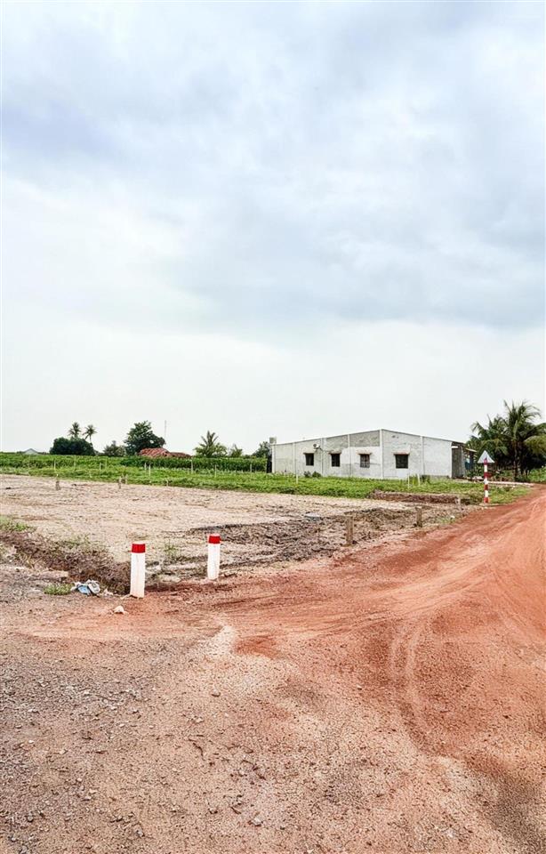 Bán thửa đất 486  phát lộc  giá 199 triệu ngay tiểu học suối đá