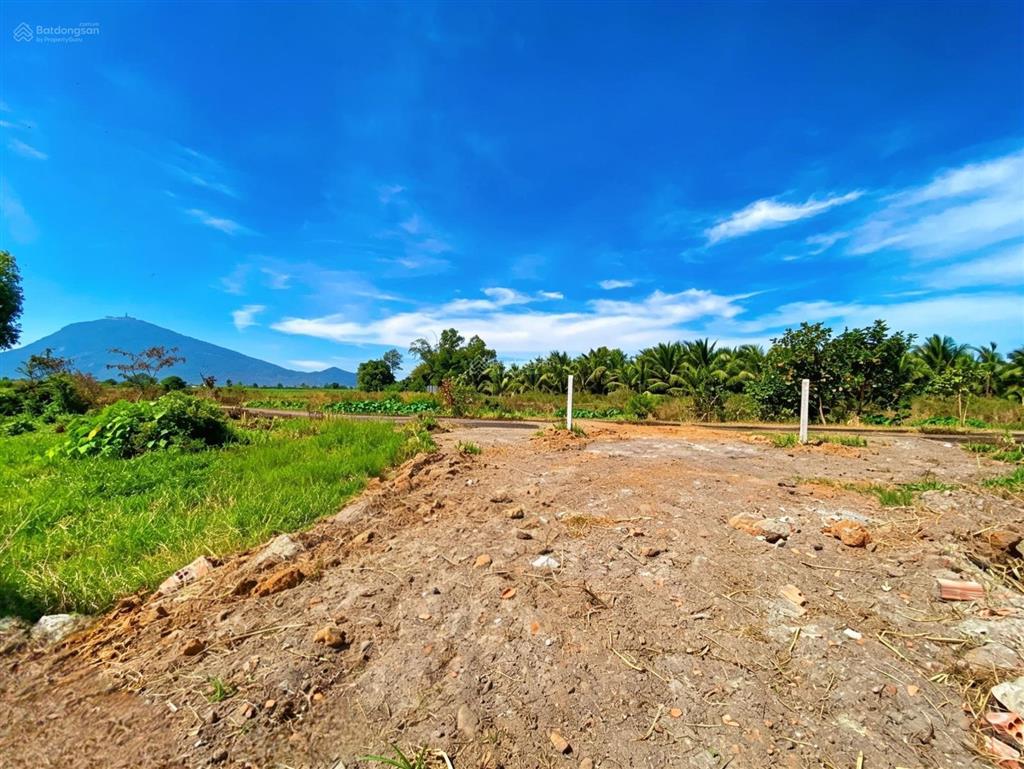 Bán 196m2 đất giá 169tr, nằm giữa hồ dầu tiếng và núi bà
