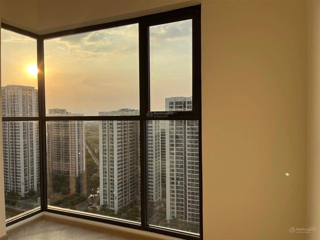 Chính chủ bán căn hộ 4tỷ680  2pn  74 m2  căn góc có sổ  masteri center point (vinhomes quận 9)