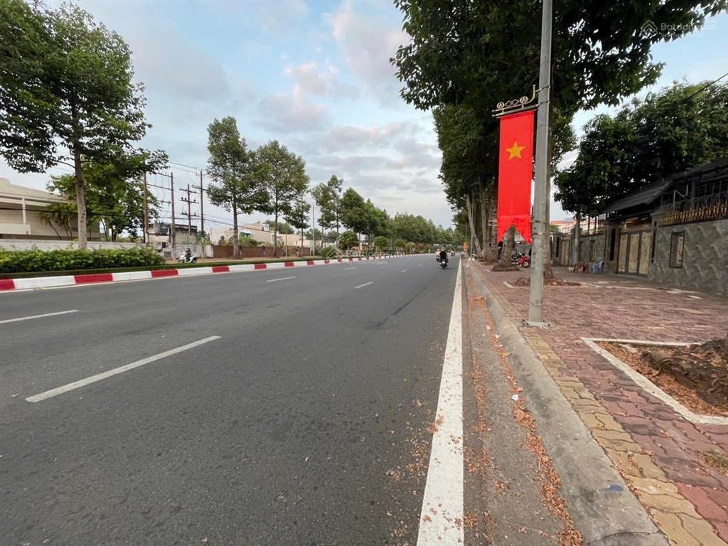  bán lô đất mặt tiền đường hùng vương hoà long tpbrvt
 vị trí  mặt tiền đường hùng vương kin