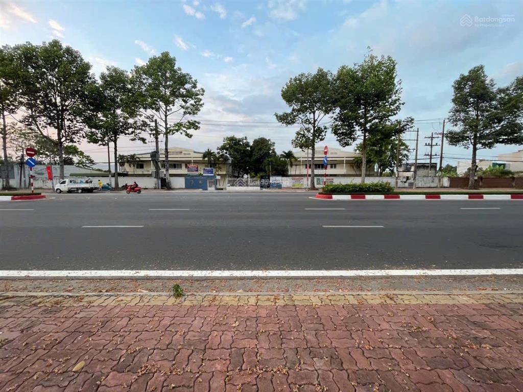  bán lô đất mặt tiền đường hùng vương hoà long tpbrvt
 vị trí  mặt tiền đường hùng vương kin