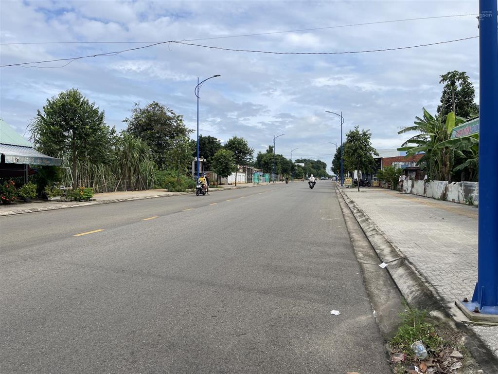  đất mặt tiền đường rộng hơn 25m hòa long , kinh doanh buôn bán