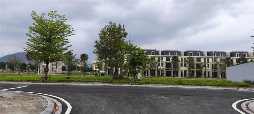 Chính chủ liền kề 100m2 centreville hướng tây tứ trạch đường lớn