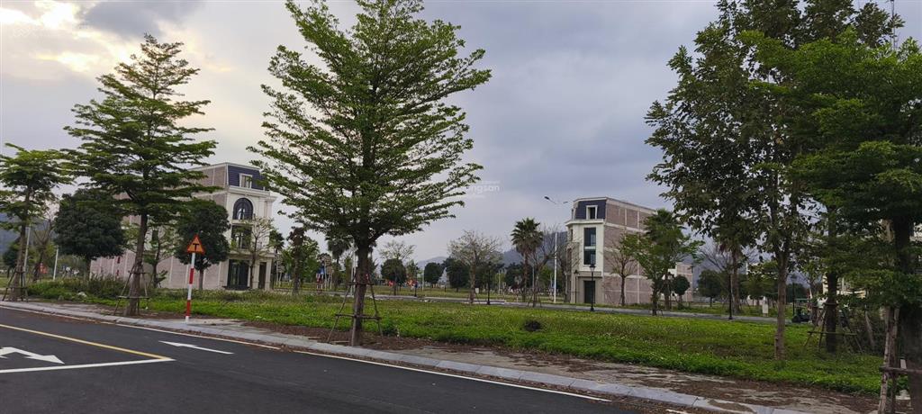 Chính chủ liền kề 100m2 centreville hướng tây tứ trạch đường lớn