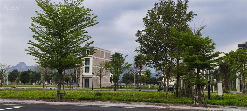 Chính chủ liền kề 100m2 centreville hướng tây tứ trạch đường lớn