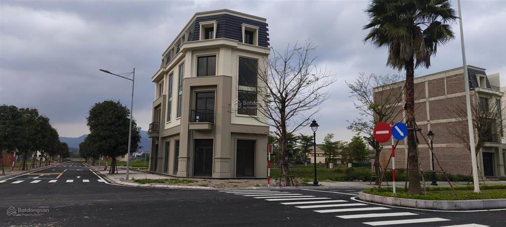 Chính chủ liền kề 100m2 centreville hướng tây tứ trạch đường lớn