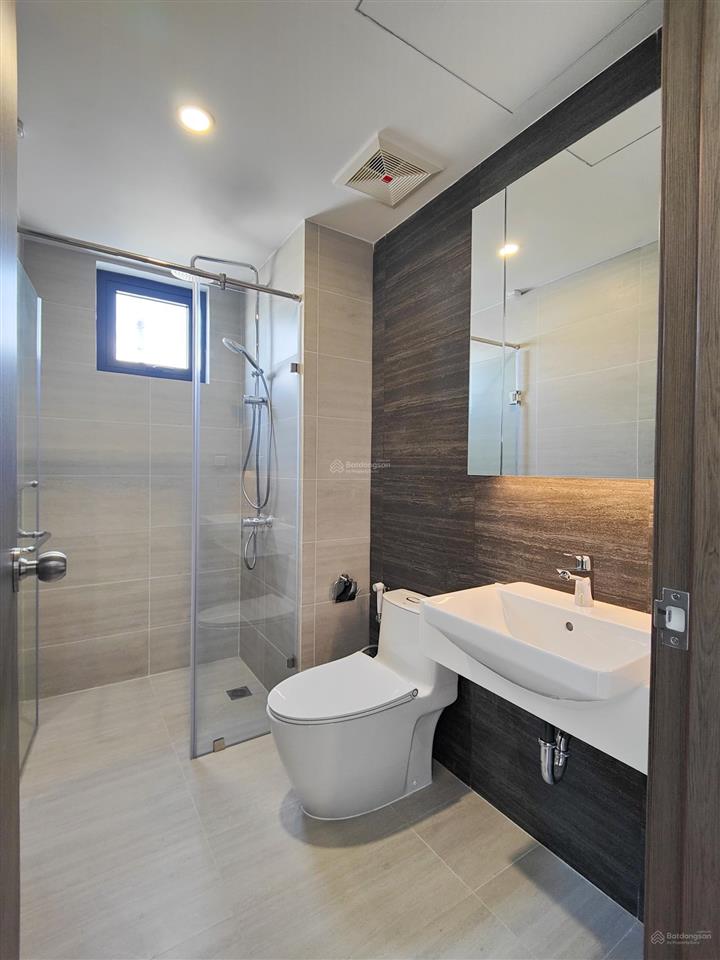 Bán gấp 2pn  2wc giá full thuế + phí 3.434 tỷ, nhà mới đầy đủ nội thất ngay ngã tư phạm văn đồng