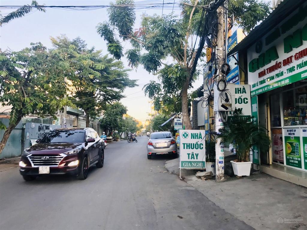 Bán gấp đất mặt tiền đường 379, lê văn việt. giá 7,85 tỷ/100m²