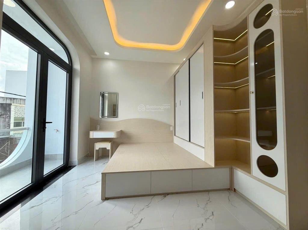 Bán gấp nhà trệt 2 lầu, giá 5.7 tỷ ngay vinhomes grand park