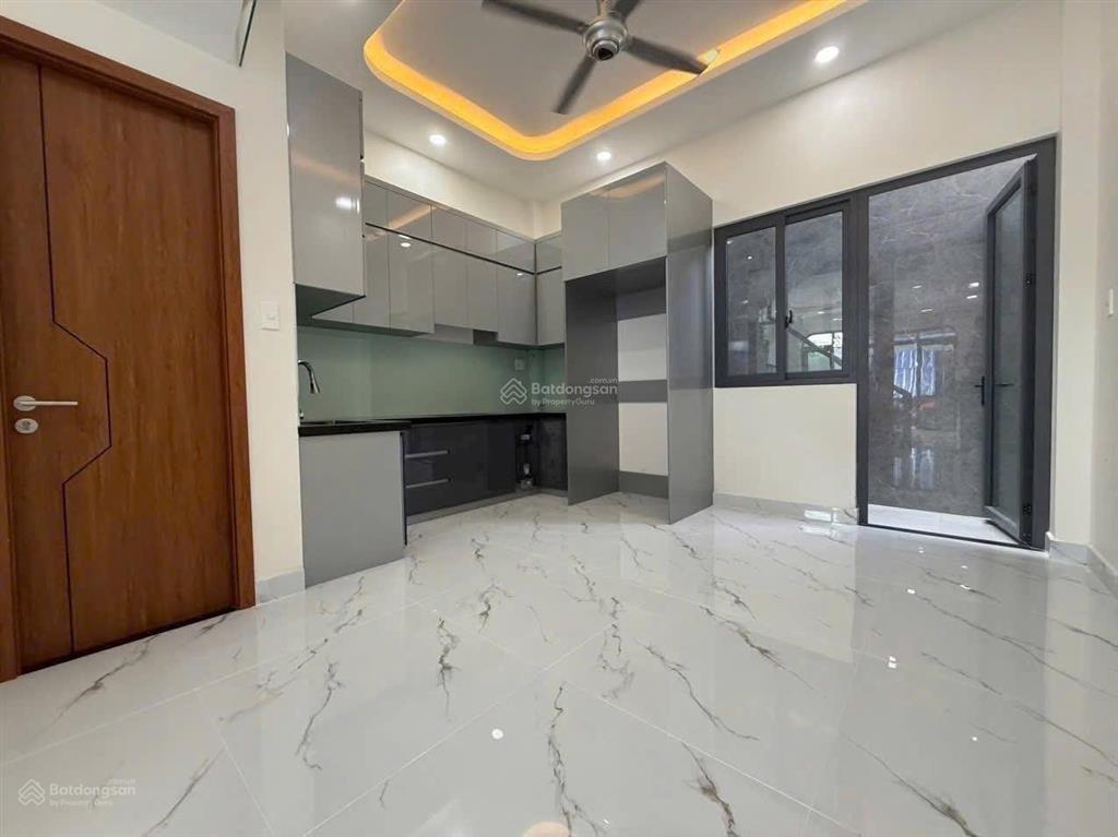 Bán gấp nhà trệt 2 lầu, giá 5.7 tỷ ngay vinhomes grand park