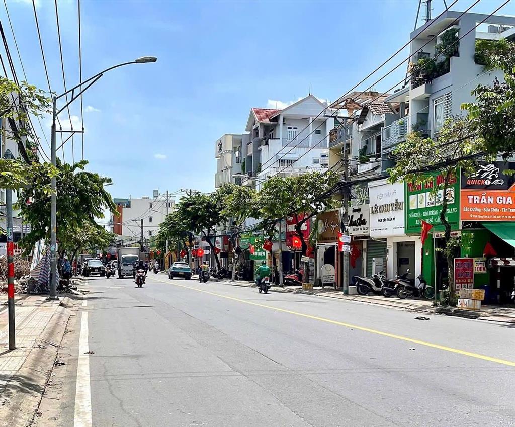 Bán gấp mặt tiền đường 379 lê văn việt. giá 7,85 tỷ/100m²