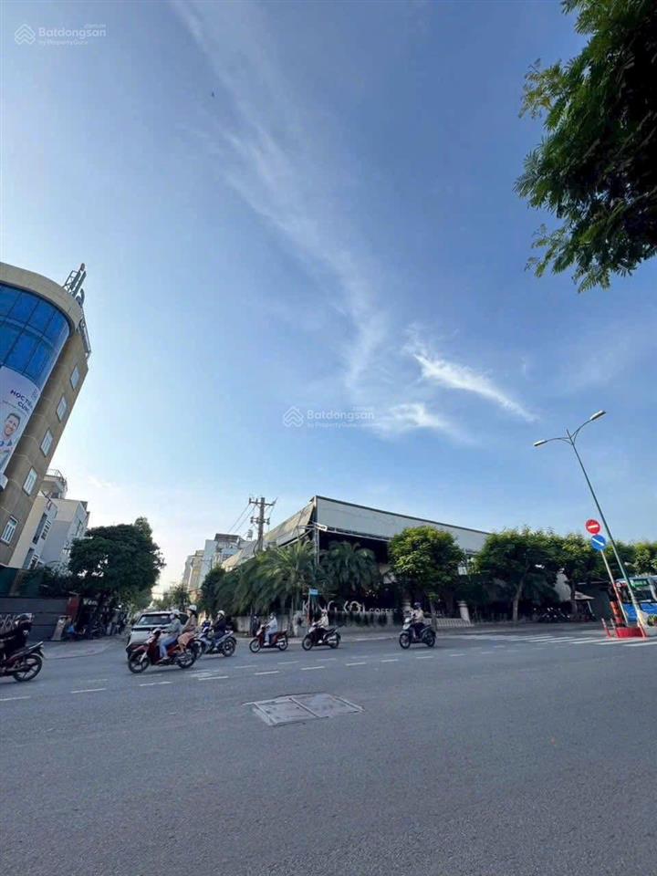 Bán gấp mặt tiền đường 379 lê văn việt. giá 7,85 tỷ/100m²