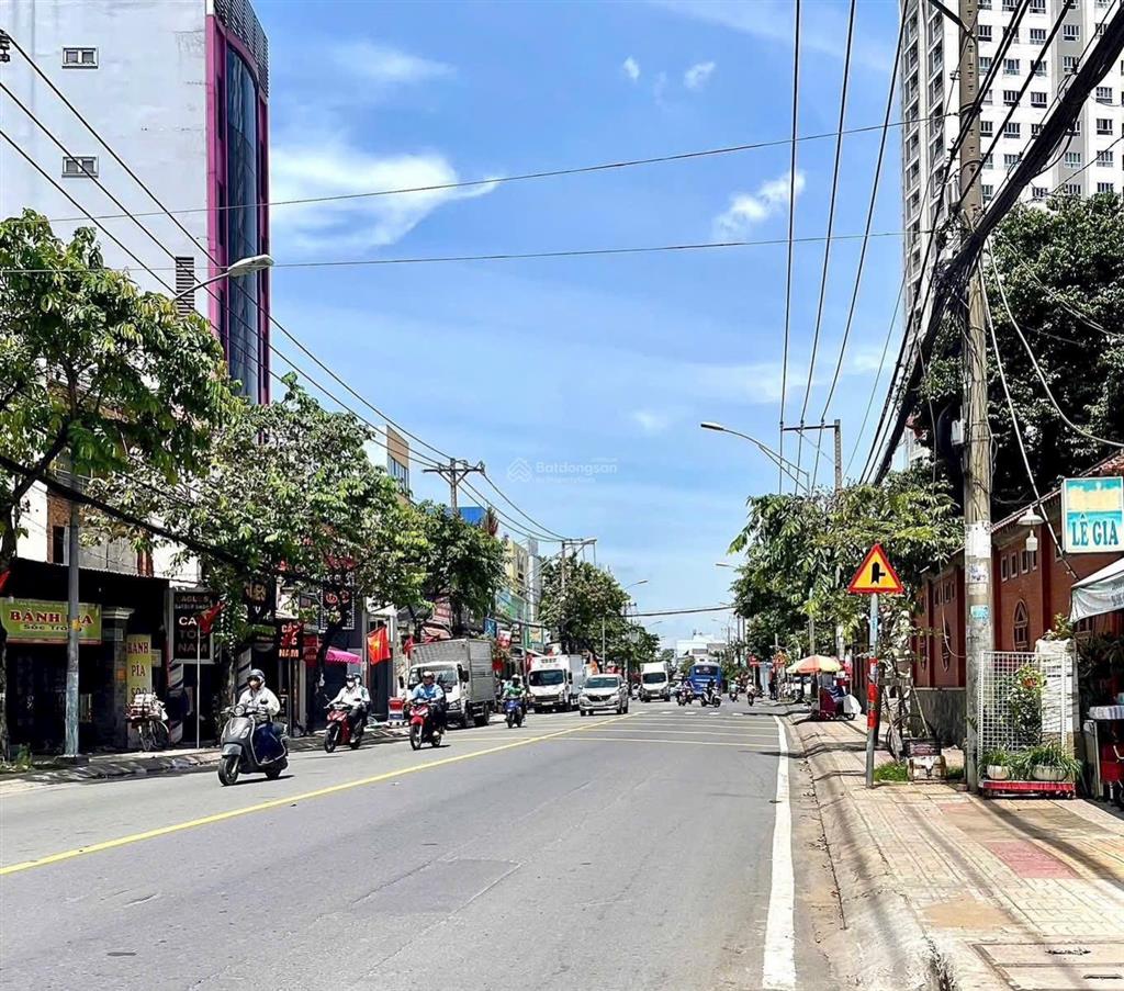 Bán gấp mặt tiền đường 379 lê văn việt. giá 7,85 tỷ/100m²