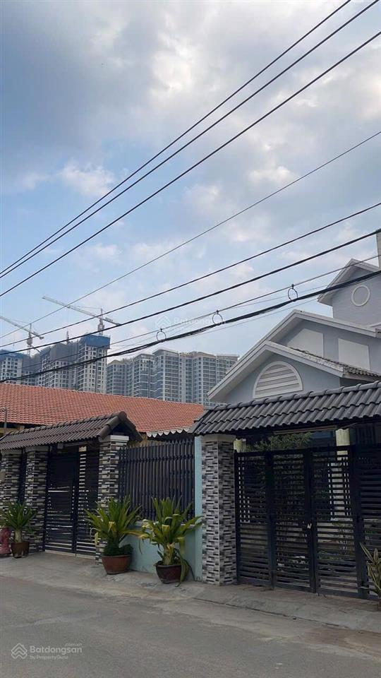 Bán đất mặt tiền đường 10m ngay cổng vinhomes grand park. giá chỉ 4.35 tỷ