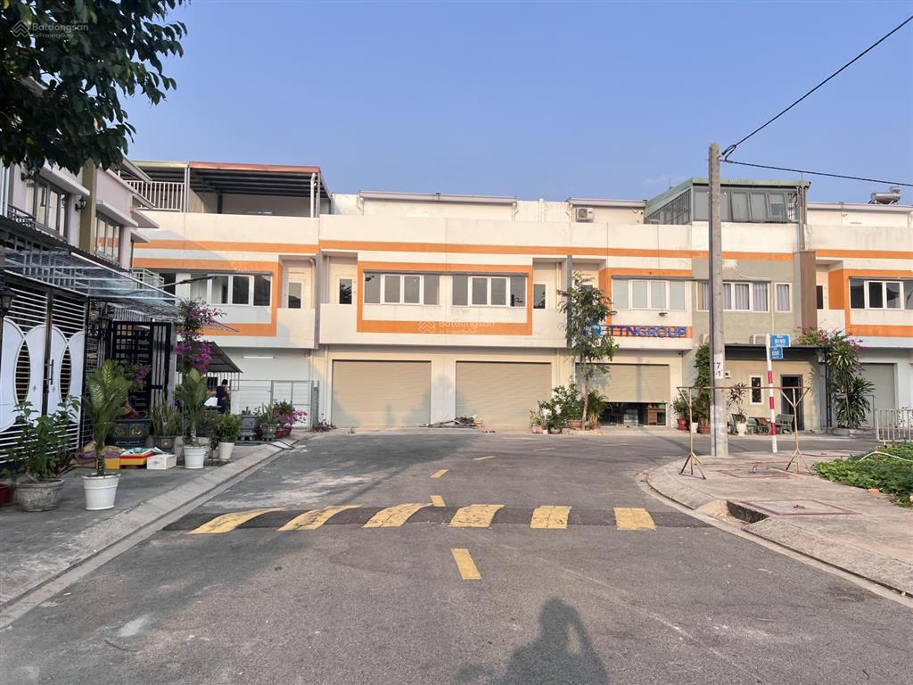 Bán biệt thự oasis city, 1,6 tỷ, 80 m2, 2pn, 2wc, pháp lý đầy đủ, chính chủ