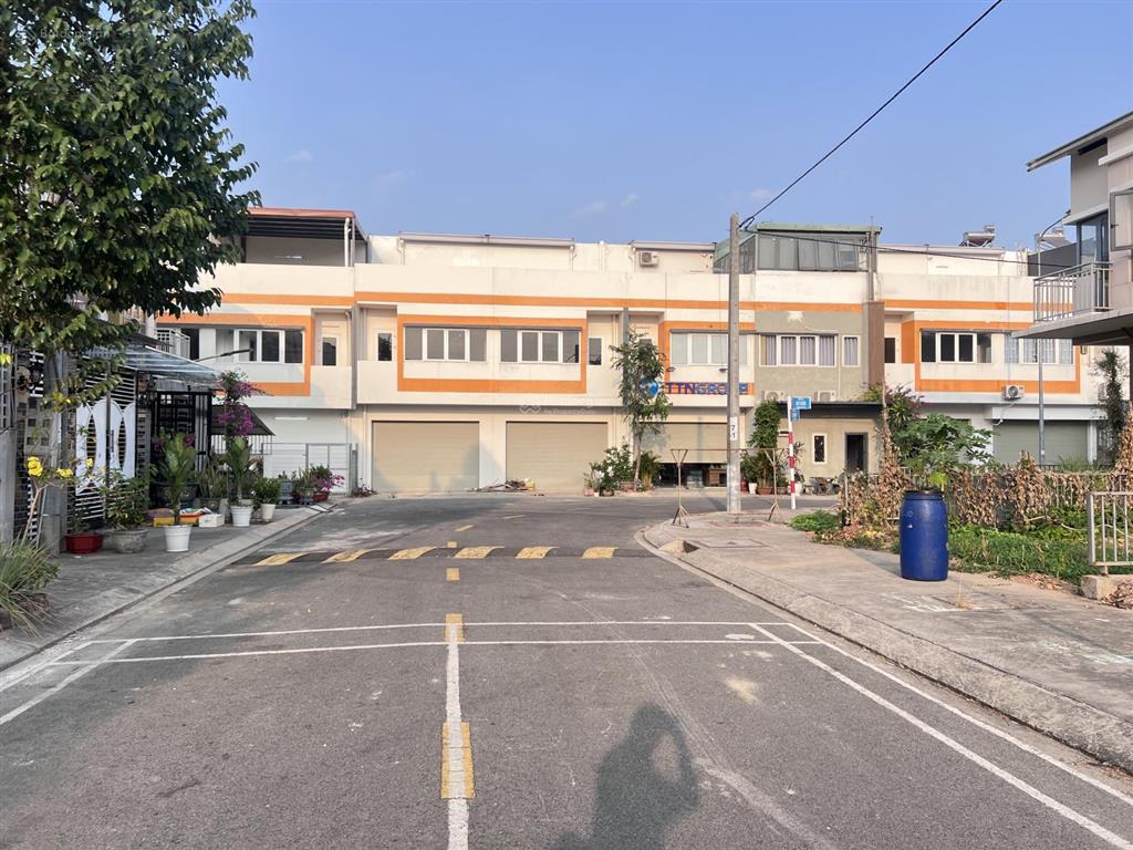 Bán căn tứ lập 80m2 sổ hồng riêng giá 1,6 tỷ ngay cạnh đại học việt đức bến cát bình dương