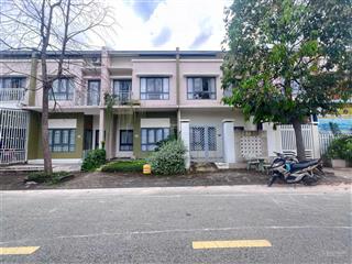 Cần bán gấp nhà phố liên kế hướng đông, 1 trệt 1 lầu, sổ hồng riêng, có hỗ trợ vay ngân hàng