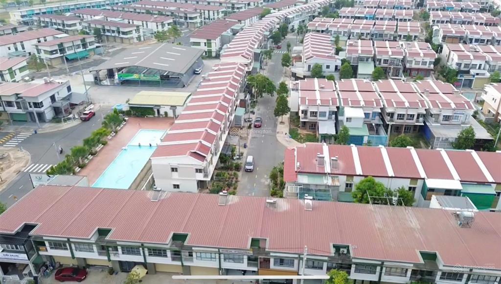 Chủ nhà kẹt tiền bán gấp căn lkv hướng đông sổ sẵn giá 1,6 tỷ khu đô thị oasis city bến cát