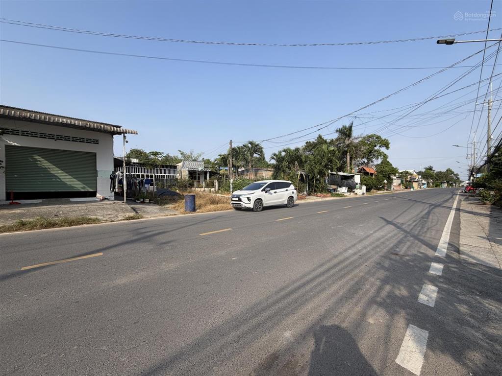 Mặt tiền hùng vương xã phú đông ngộp ngân hàng giá 10tr/m2 dt 2580m2 bán trước tết cách phà 5km