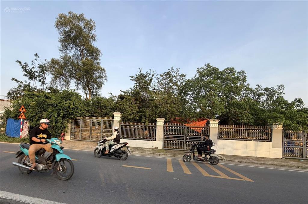 Mặt tiền hùng vương xã phú đông ngộp ngân hàng giá 10tr/m2 dt 2580m2 bán trước tết cách phà 5km