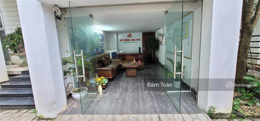 Bán căn bt mặt hồ dt chỉ 208m2 thôi. bán b. thự kđt ngôi nhà mới, quốc oai. đã xây thô 3,5 tầng.
