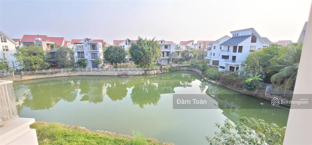 Bán căn bt mặt hồ dt chỉ 208m2 thôi. bán b. thự kđt ngôi nhà mới, quốc oai. đã xây thô 3,5 tầng.